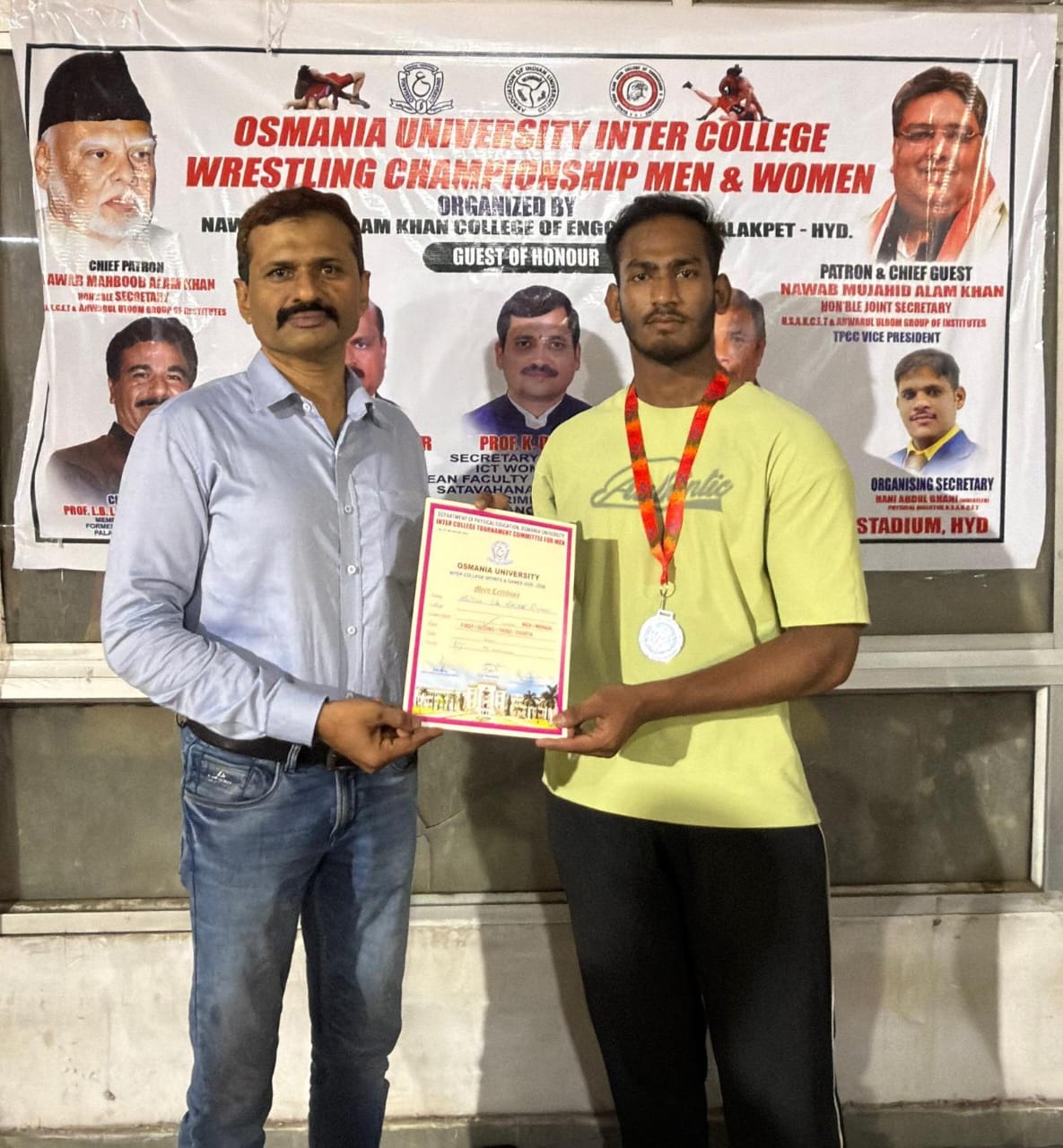 Osmania University Inter College Wrestling Championship held on 30-10-2025 & 31-10-2025 held at LB Stadium.
Misbha ul Hasan Riyaan of MJCET, Mech-1 won Silver medal 🥈 in  97kg Freestyle.